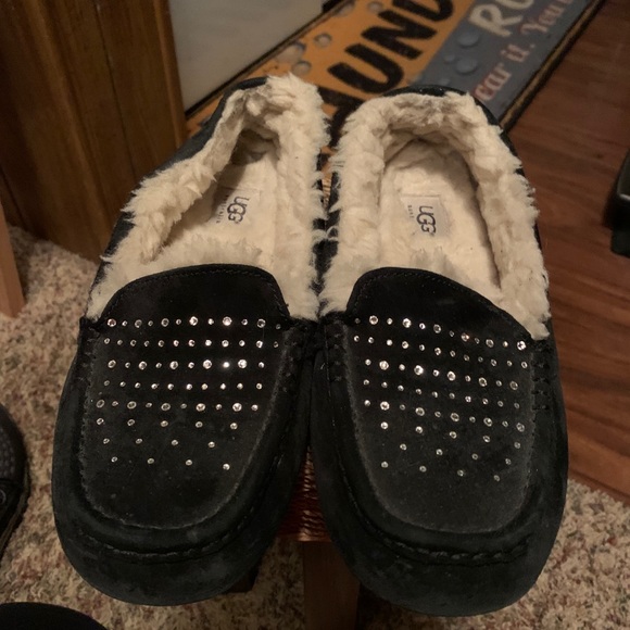 Ugg’s size 8 - Picture 1 of 3